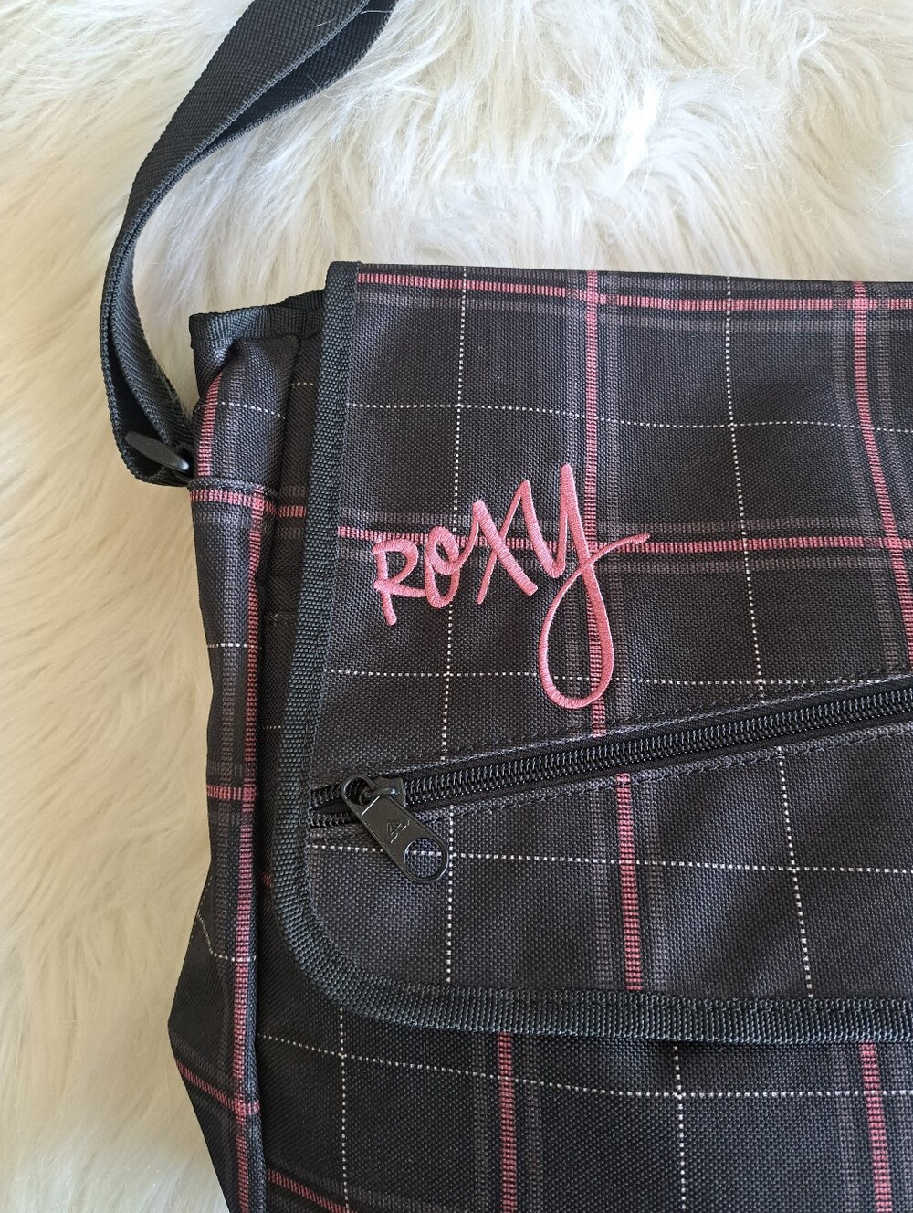Hello Kitty Lunch Bag + Lg Roxy Messenger Bag - Picture 6 of 14
